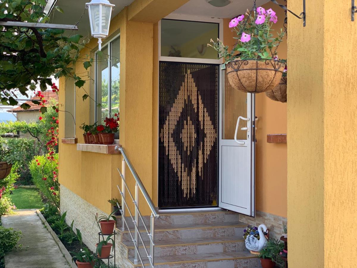 Вила В С. Габарево, Долината На Розите. Gabarevo Eksteriør billede